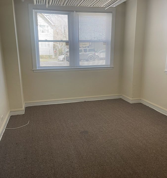 1st image of 6754 N Hermitage Ave #6754
