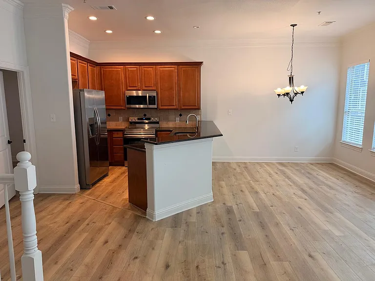 2320 Stutz Dr #B3 — Photo 6