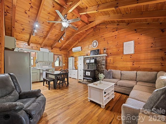 3rd image of 367 Robinson Rd