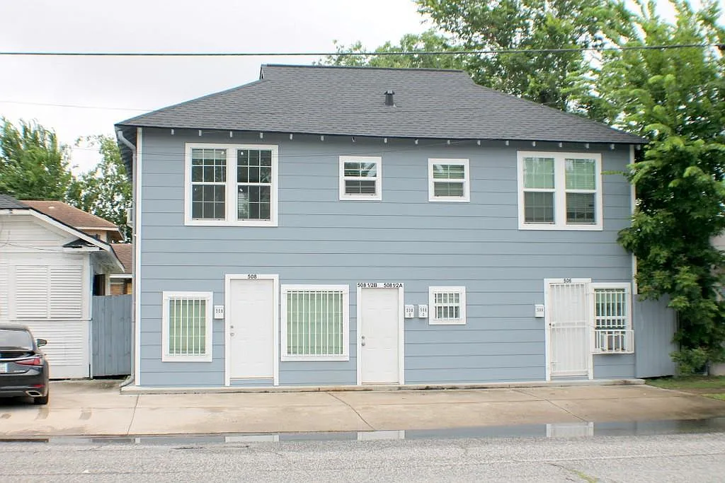 1 bed, 1.5 bath, 400 sqft, $950 — Photo 1