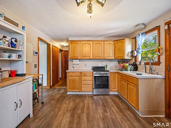 5th image of 125 Stevens Lane