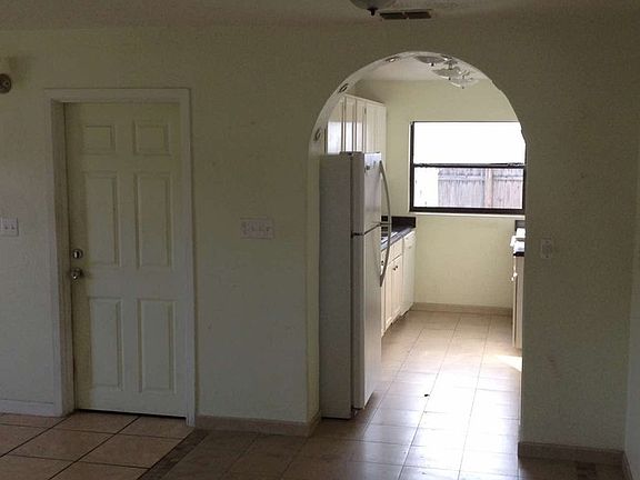 5th image of 5425 Genoa Ln