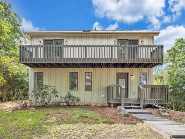 130 Angel Dr, Troutville, VA 24175