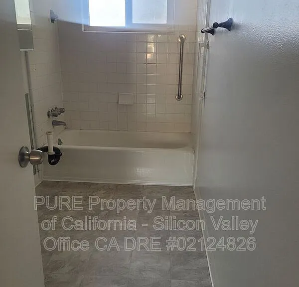 4860 Clydelle Ave — Photo 10