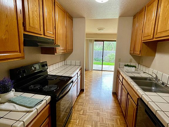 3rd image of 3012 Baronian Ct