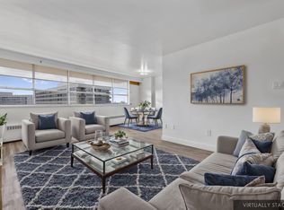 65 Thorncliffe Park Dr #1807, Toronto, ON M4H 1L2