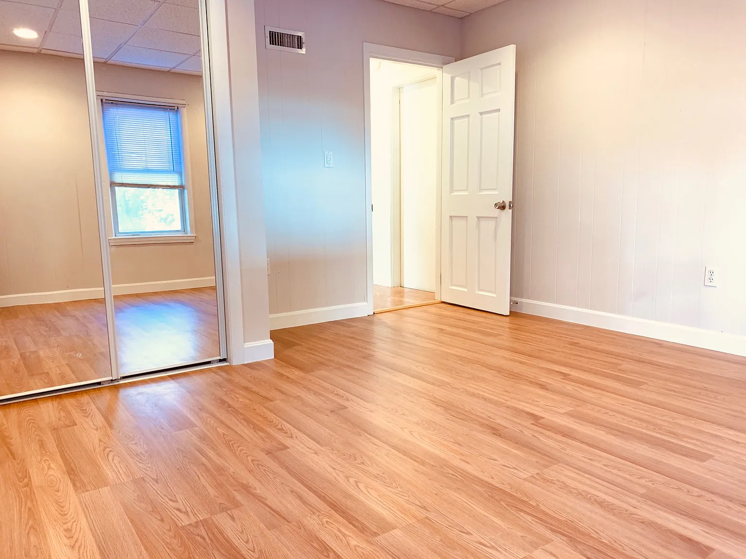 2 bed, 9999 sqft, $2,200 — Photo 2