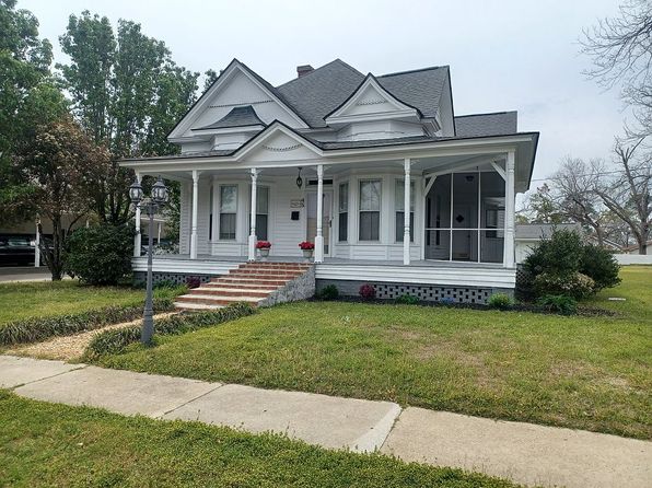 45 N Kennedy St, Metter, GA 30439