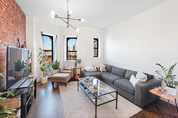 Rented by Charney Real Estate LLC | media 16