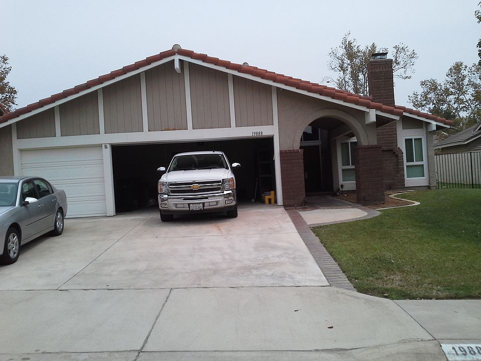 Front - 3 car gargage