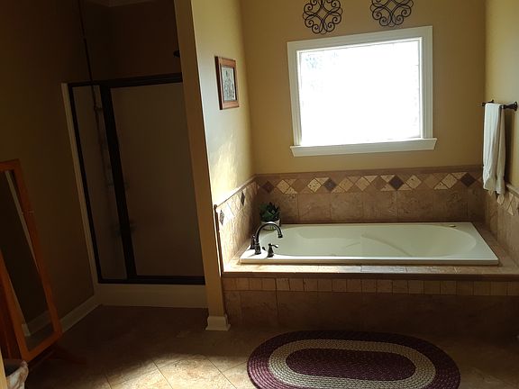4th image of 163 Chapel Creek Dr