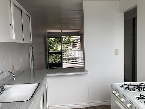 4th image of 231 Belmont Ave APT 15