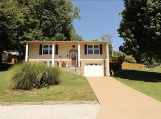 1947 Waybridge Ln, Fenton, MO 63026