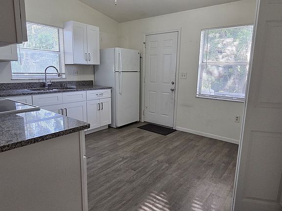 2nd image of 3371 Hillsdale Ave APT C