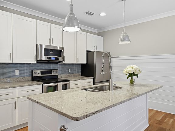 5th image of 37 4th St