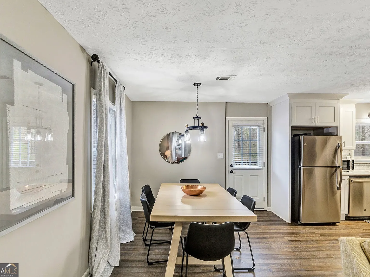 4 bed, 2.0 bath, 1748 sqft, $5,100 — Photo 4
