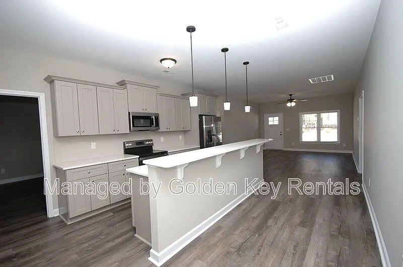 3 bed, 2.0 bath, $1,700 — Photo 4
