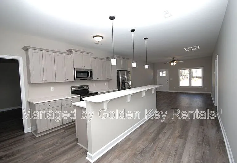 421 S Center St — Photo 4