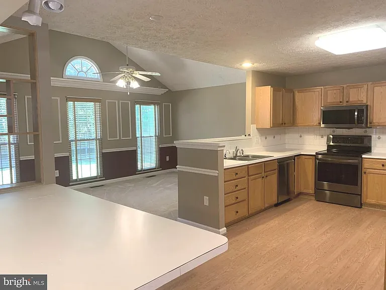 7931 Carriage Dr — Photo 13
