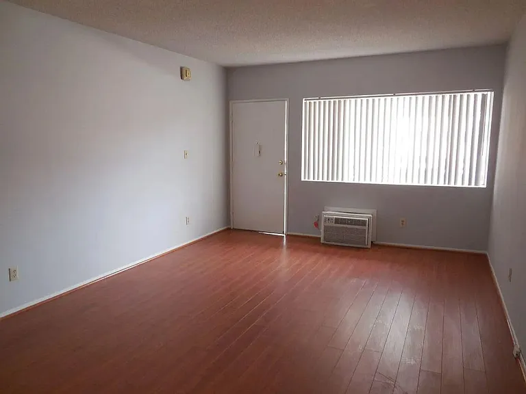 New Hampshire Apartments — Photo 11