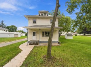 1045 6th St, Jesup, IA 50648
