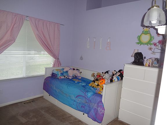 4th image of 393 Victorian Ct #24
