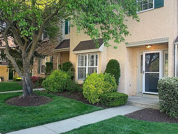2nd image of 205 Westridge Pl N