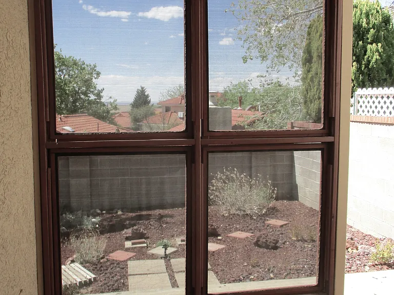 10409 Camino Del Oso NE — Photo 37