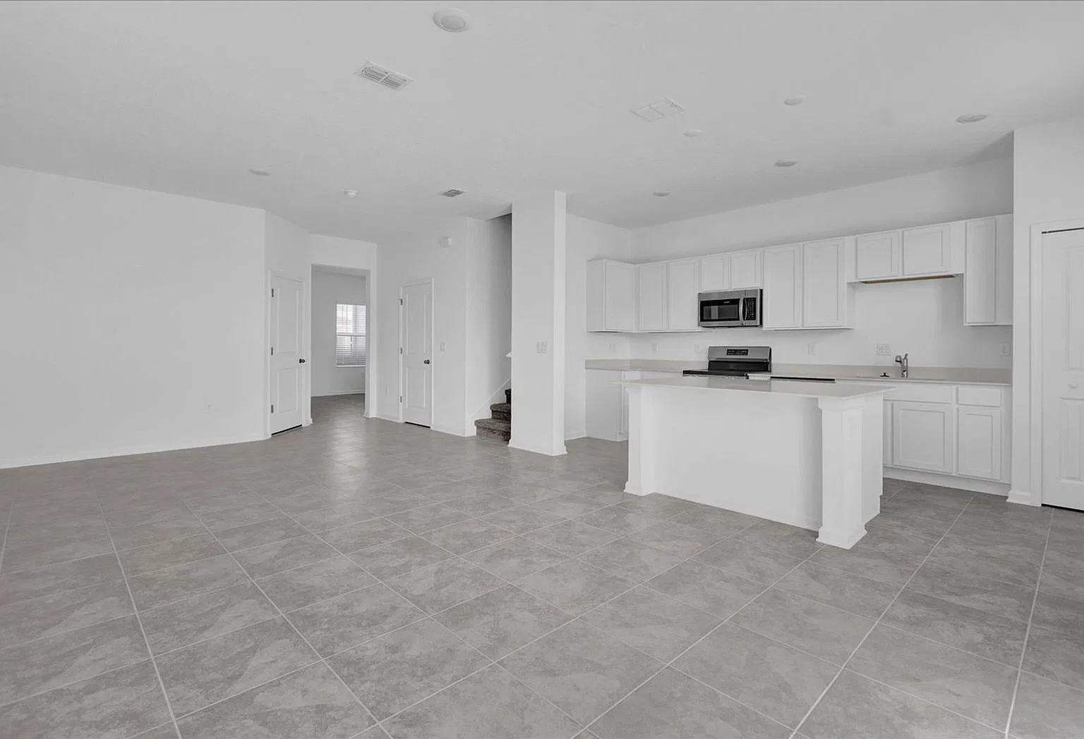 3 bed, 2.5 bath, 2034 sqft, $1,900 — Photo 4