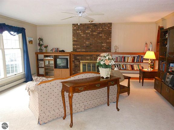 3rd image of 3828 Morningside Dr