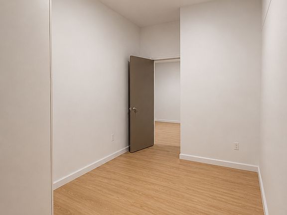 5th image of 244 Kings Hwy #3A
