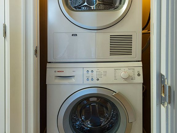 3rd image of 310 Greenwich St APT 12f