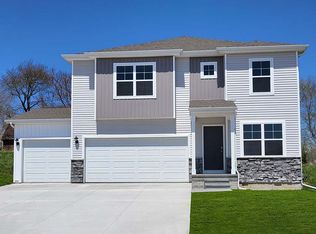 304 Kingfisher Ct SW, Bondurant, IA 50035