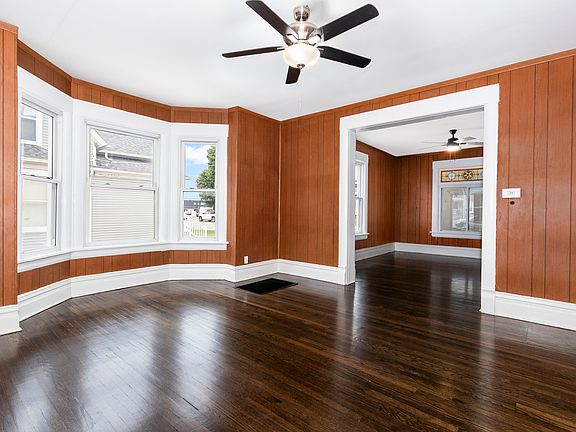 4th image of 217 Prairie St