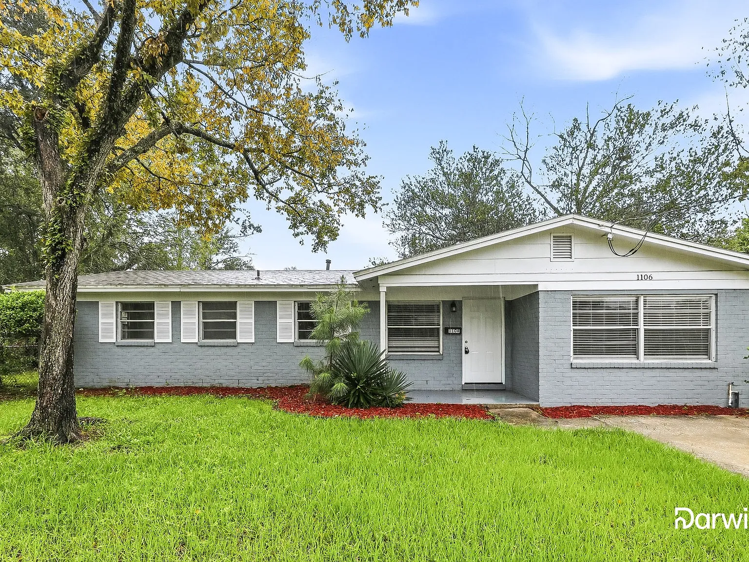 3 bed, 1.5 bath, 1302 sqft, $1,470 — Photo 1