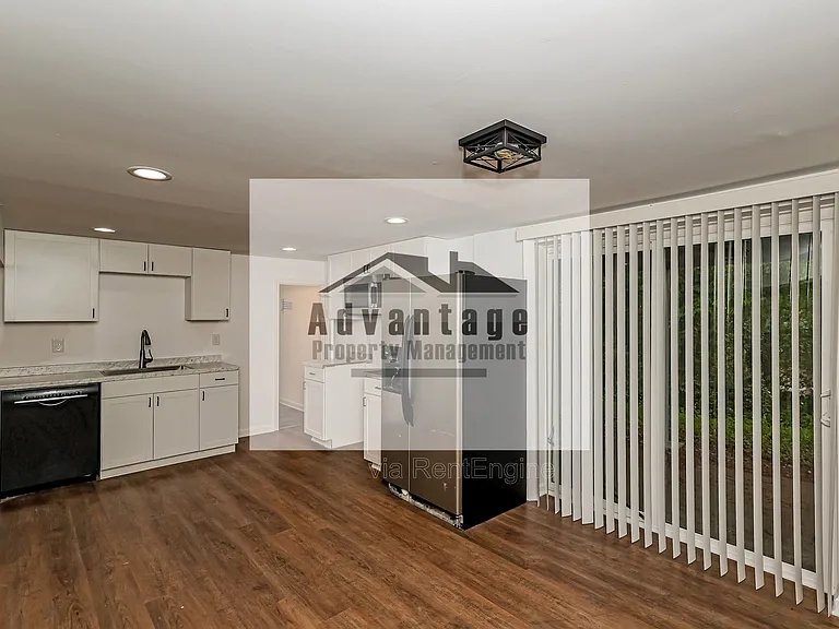 1455 Helen Ln SW — Photo 6