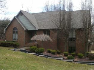 238 Iraquois Dr, New Castle, PA 16105