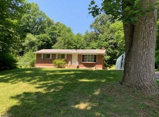 30 Sun Mountain St, Califon, NJ 07830
