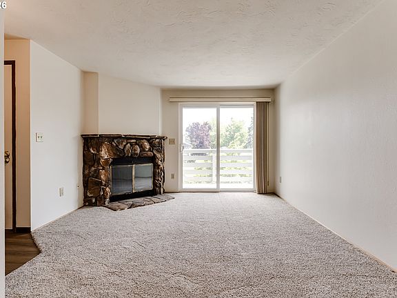 5th image of 650 Harlow Rd
