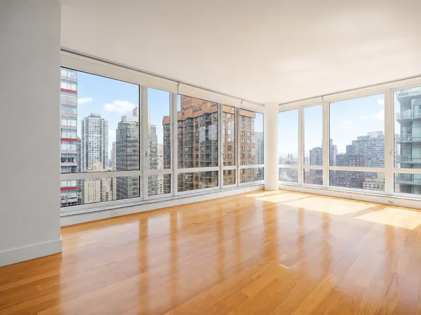 250 East 53rd Street image 1 of 17
