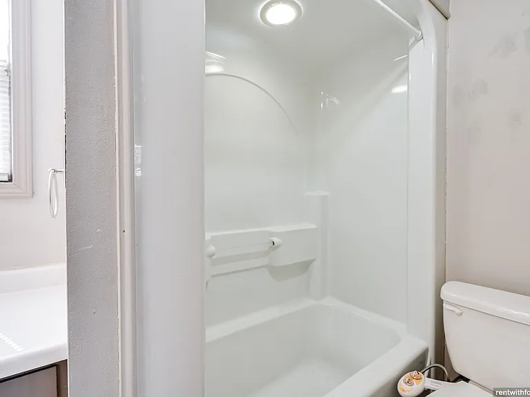 127 W. 6th St. — Photo 13