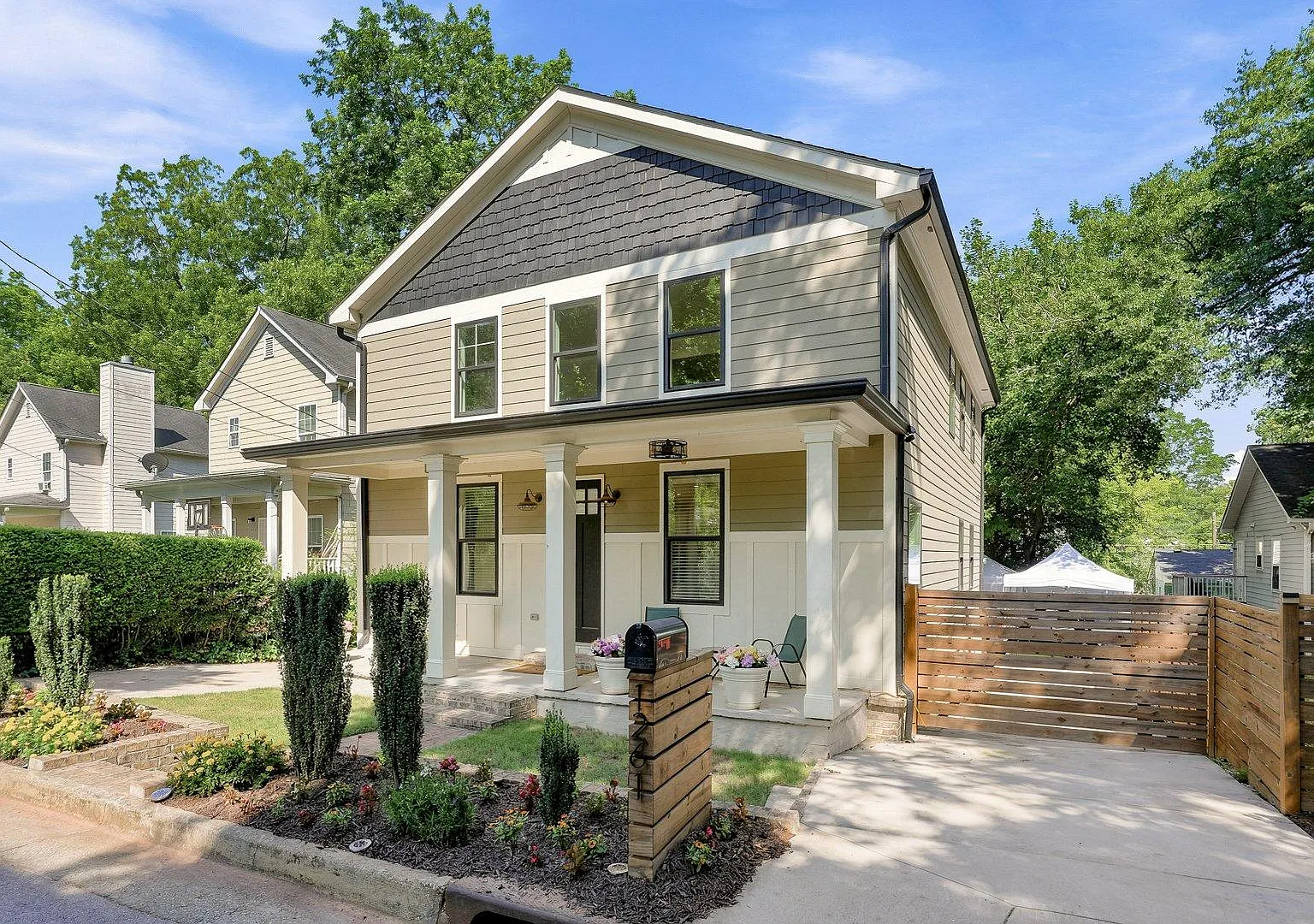 1261 Martin St SE — Photo 3