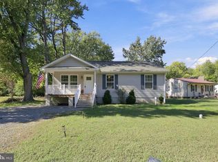 1044 Mattox Ave, Colonial Beach, VA 22443