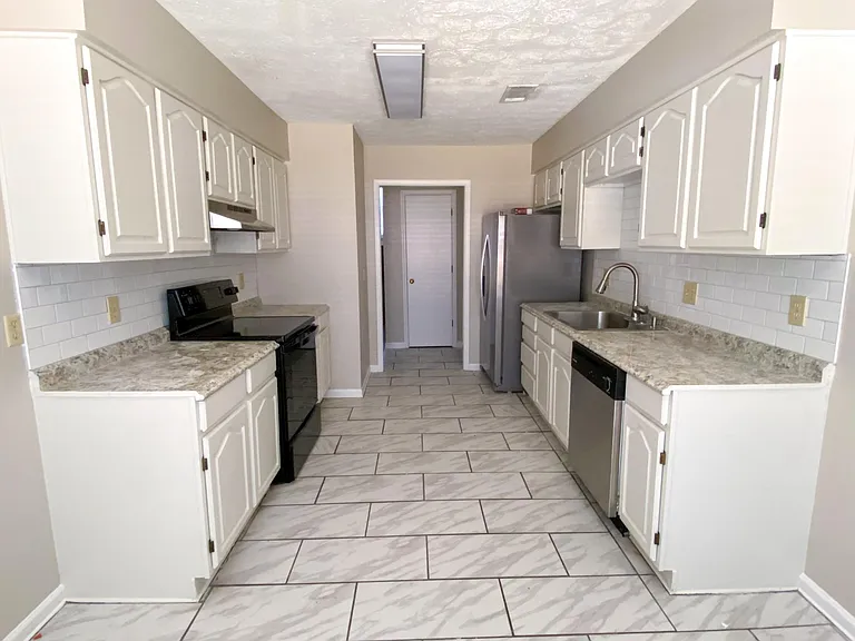 919 Tacoma Dr — Photo 11