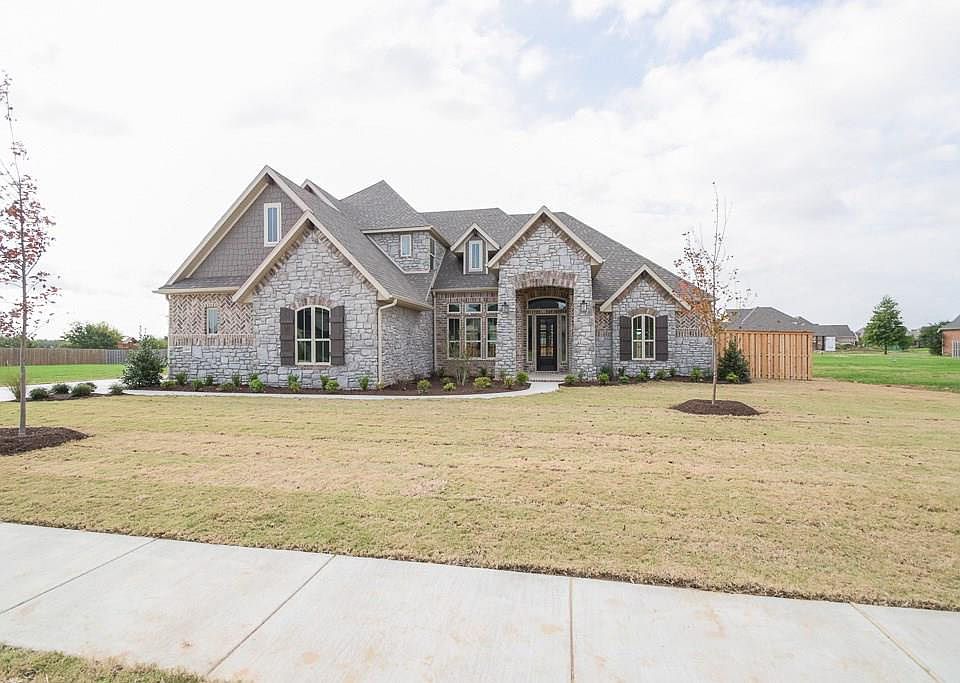 1st image of 2901 W Amour Dr