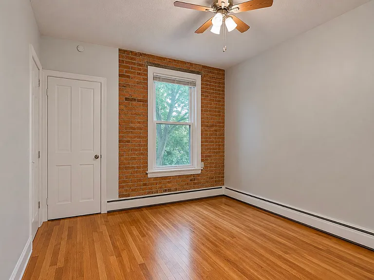 633 Center St — Photo 11