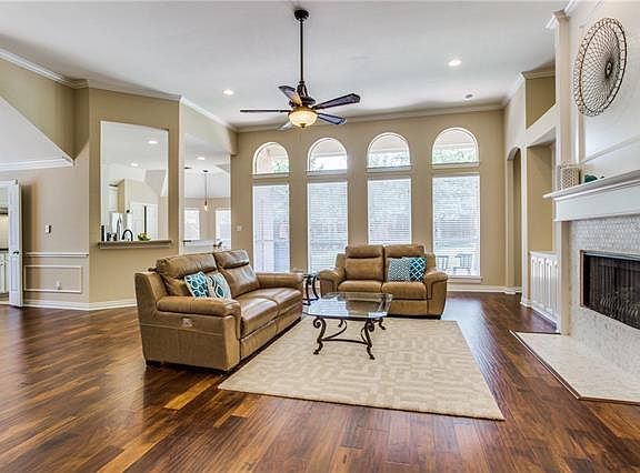 4th image of 3720 Hillsdale Dr