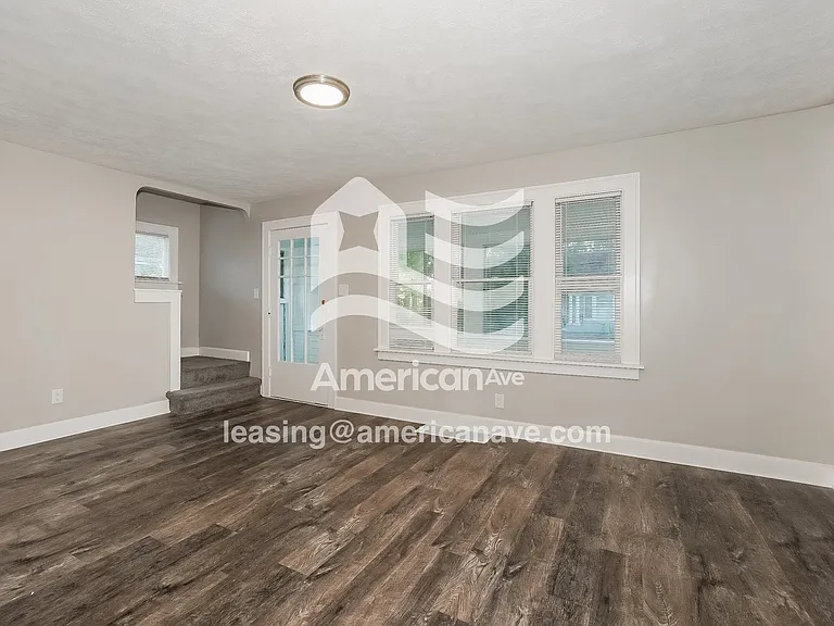 1064421_003_wm_-_living_room_13183914.jpg