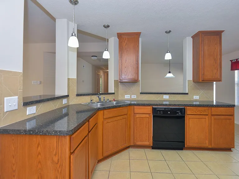13607 Manor Crest Ln — Photo 7