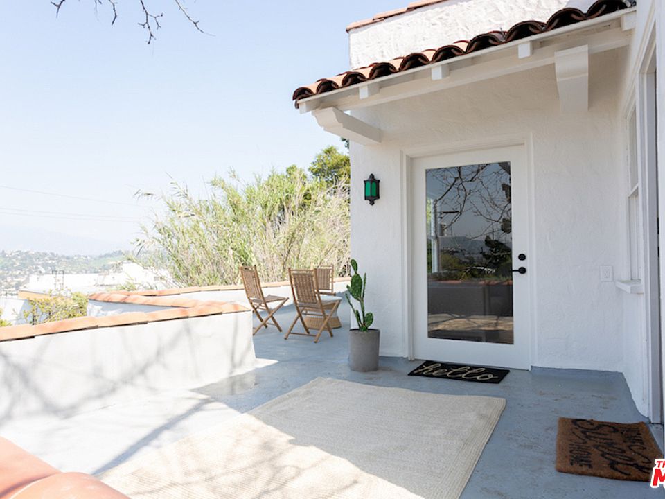 1st image of 2437 Echo Park Ave